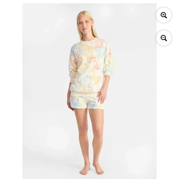 Winnie The Pooh Woman’s Graphic Print Sweatshirt Size XL NWT - Picture 2 of 8